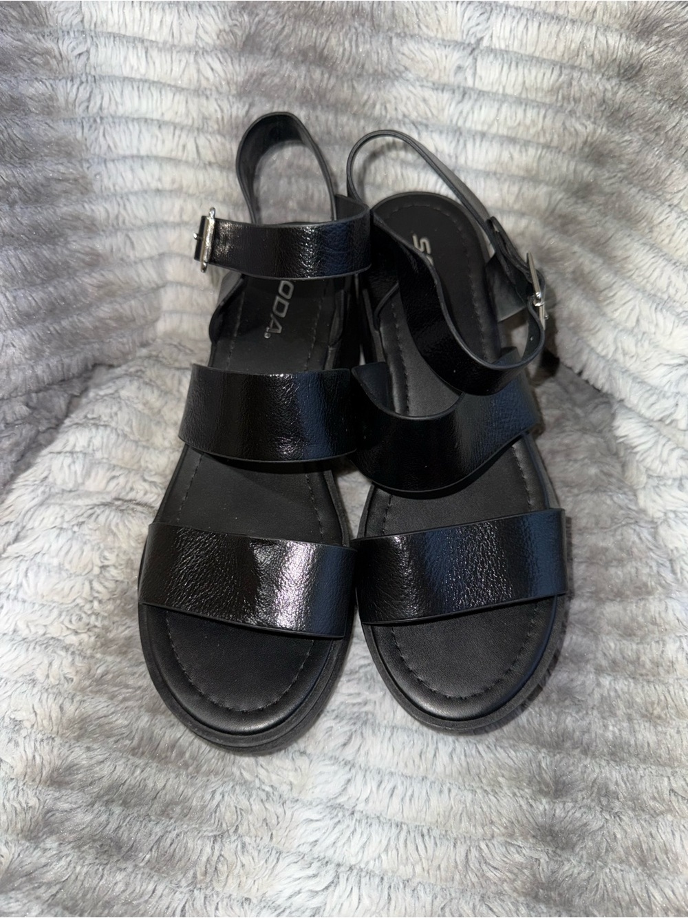Soda Black Patent Triple-Strap Ankle Buckle Sandals Size : 9